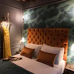 Saint B Boutique Stb