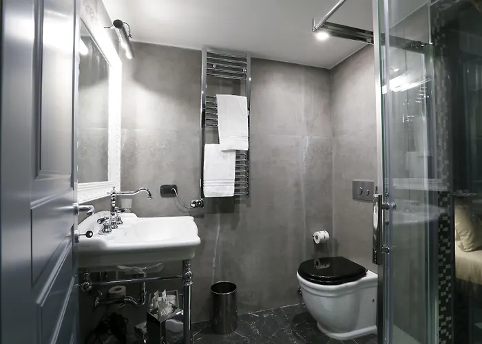 Saint B Boutique Stb