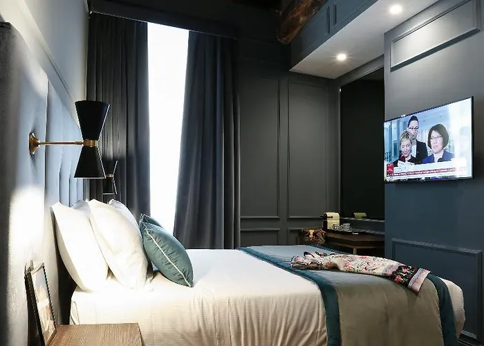 Saint B Boutique Stb